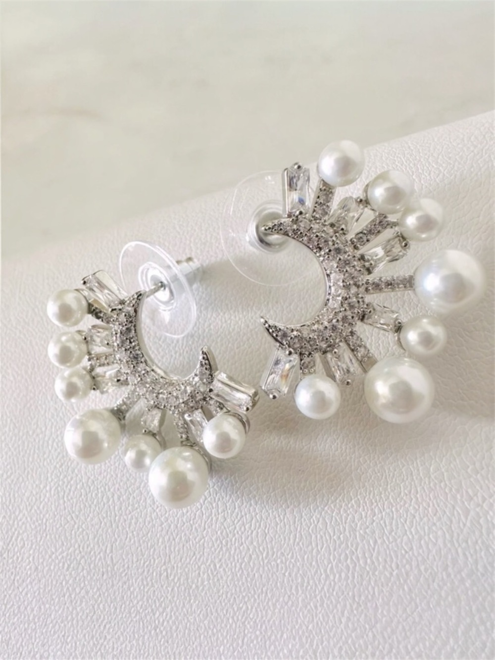Pearl & White Gold Plated Earrings Made W Swarovski Crystal